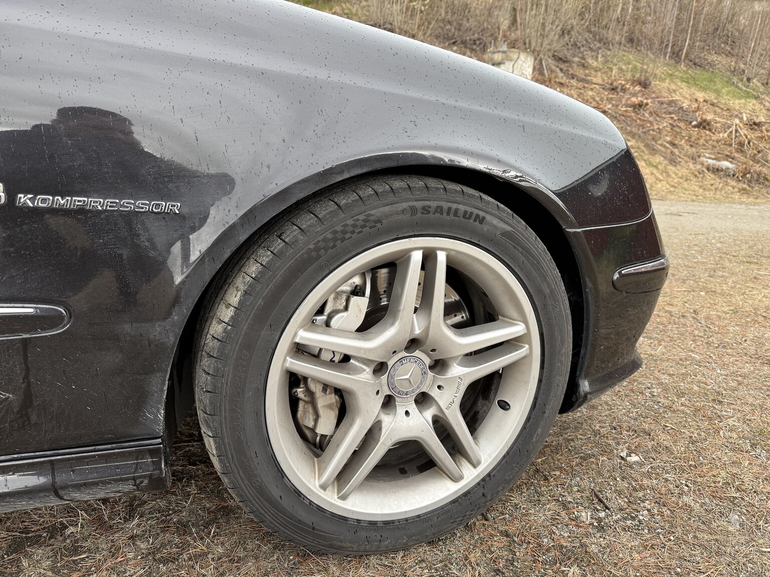 Exterior image of 2005 Mercedes-Benz E 55 T AMG