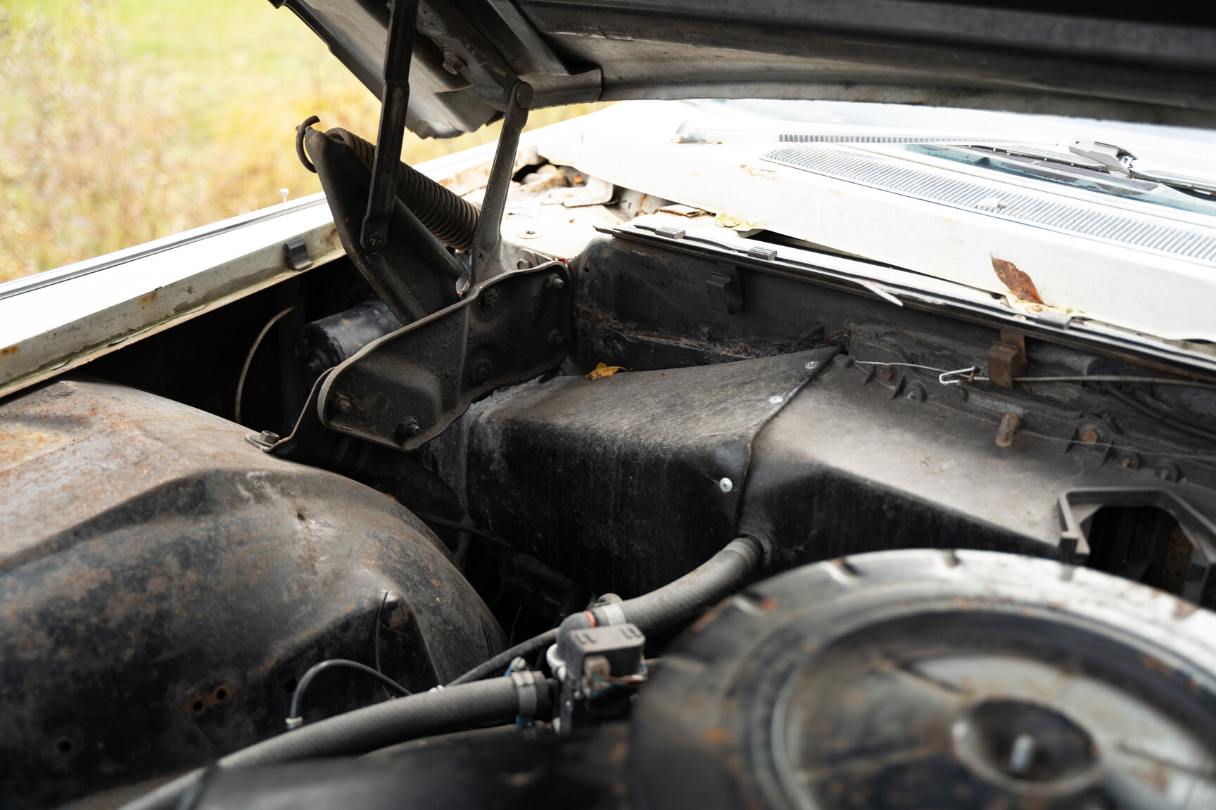 Image of 1965 Cadillac De Ville convertible mechanics