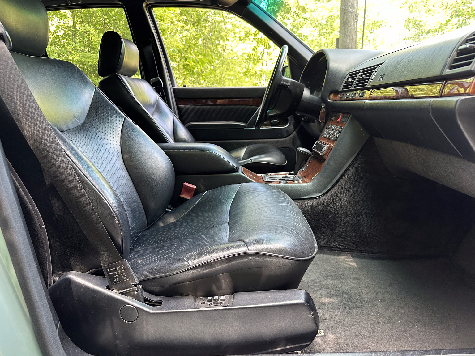 Innenraumfoto von 1992 Mercedes 300 SE (43)