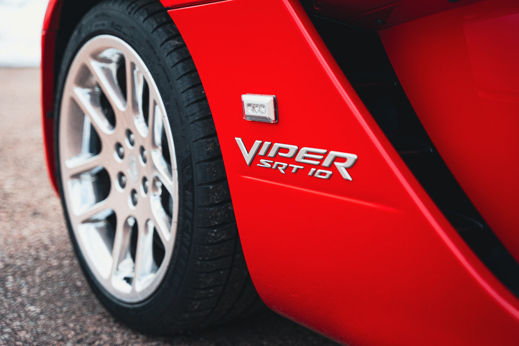 Exteriörbild på 2003 Dodge Viper SRT-10