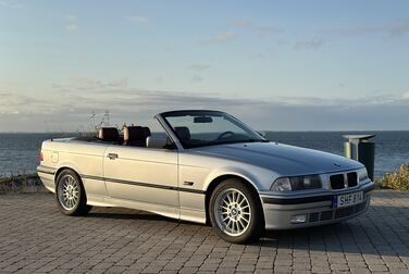 Exterior image of 1993 BMW 325 I CABRIO 