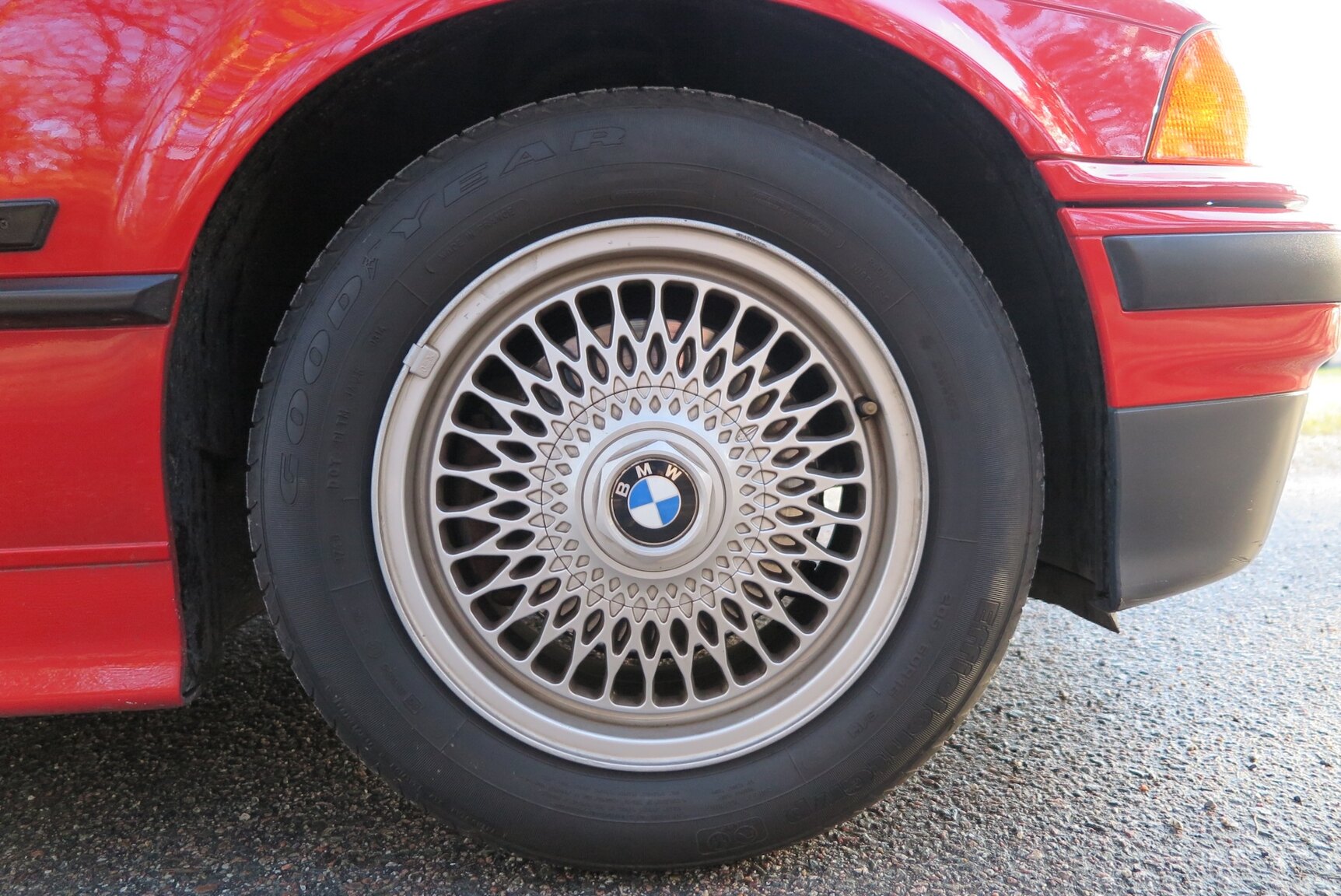 Exteriörbild på 1994 BMW 325iA Convertible