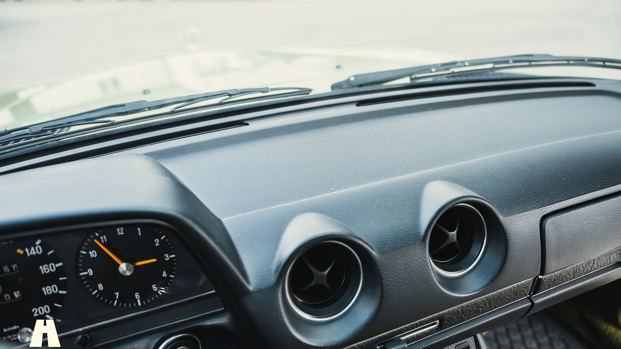 Innenraumfoto von 1979 Mercedes Benz 230