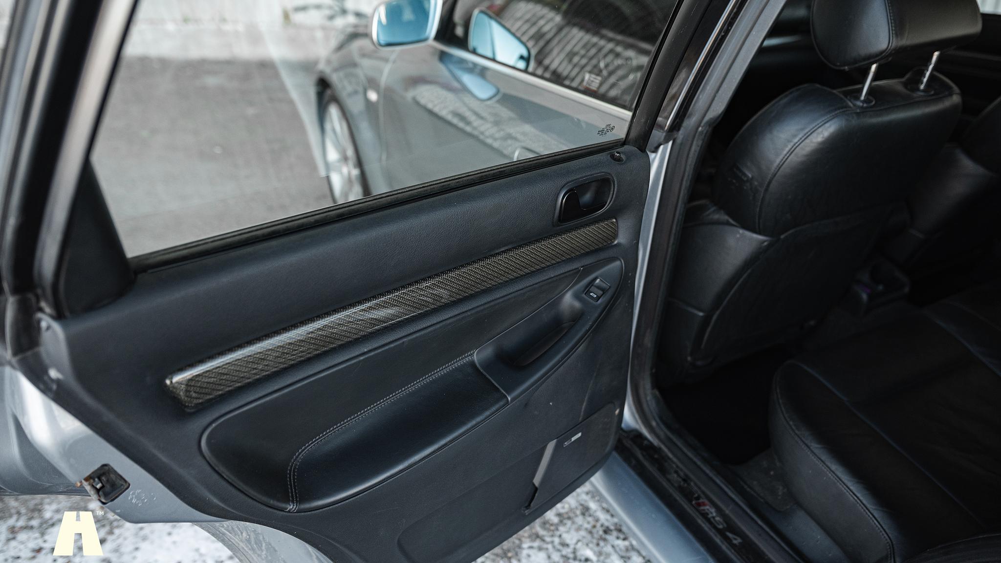 Interior image of 2001 Audi RS4 B5 (11)
