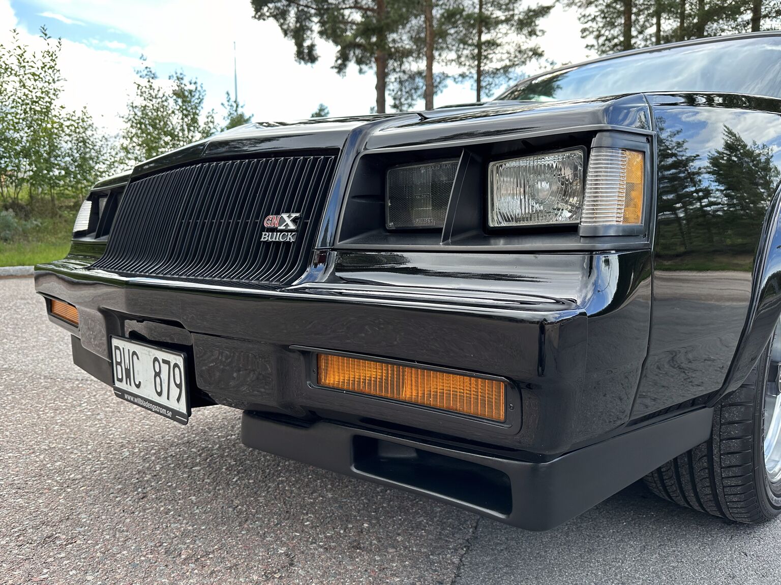 Exterior image of 1987 Buick Grand National "GNX" (21)
