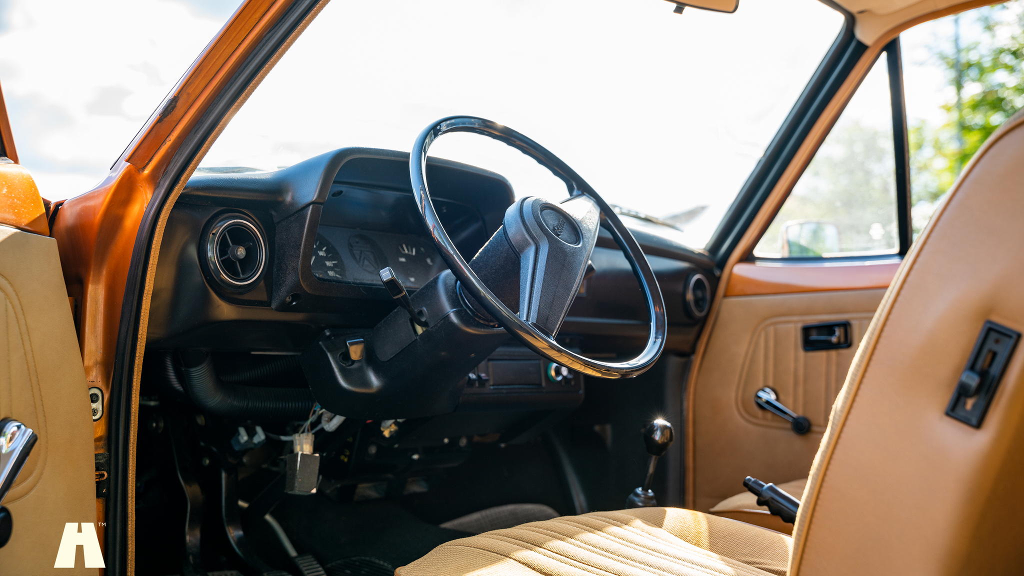 Interior image of 1975 Ford Escort MARK II  (3)