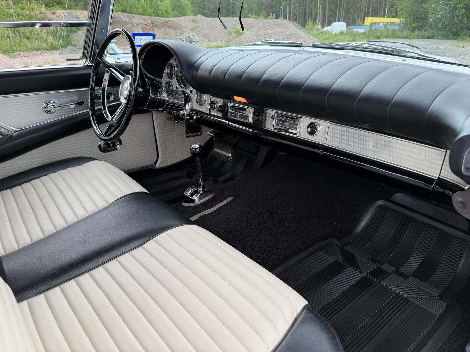 Innenraumfoto von 1957 Ford Thunderbird (33)