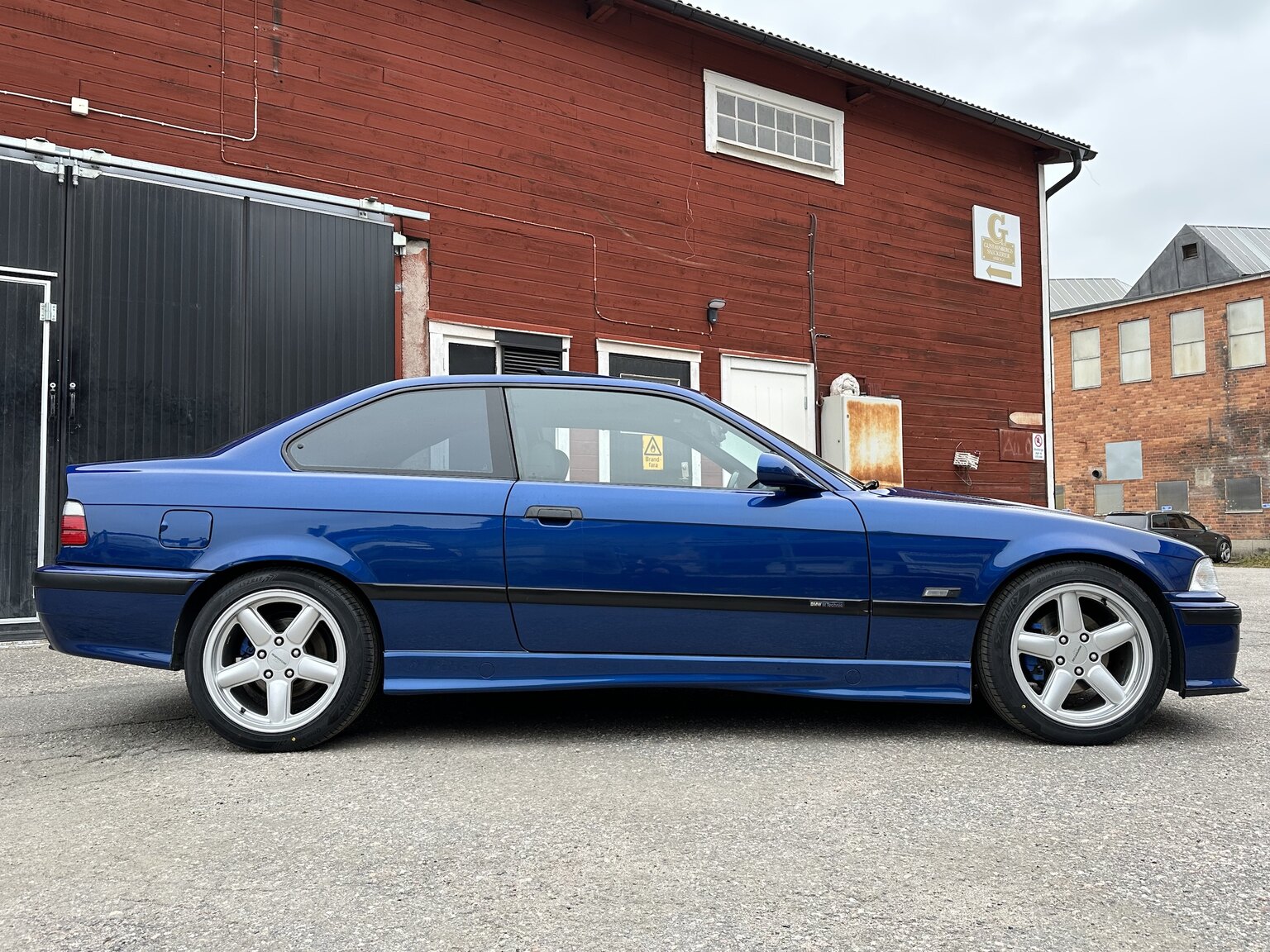Exteriörbild på 1996 BMW 328i Coupé E36 M-Sport