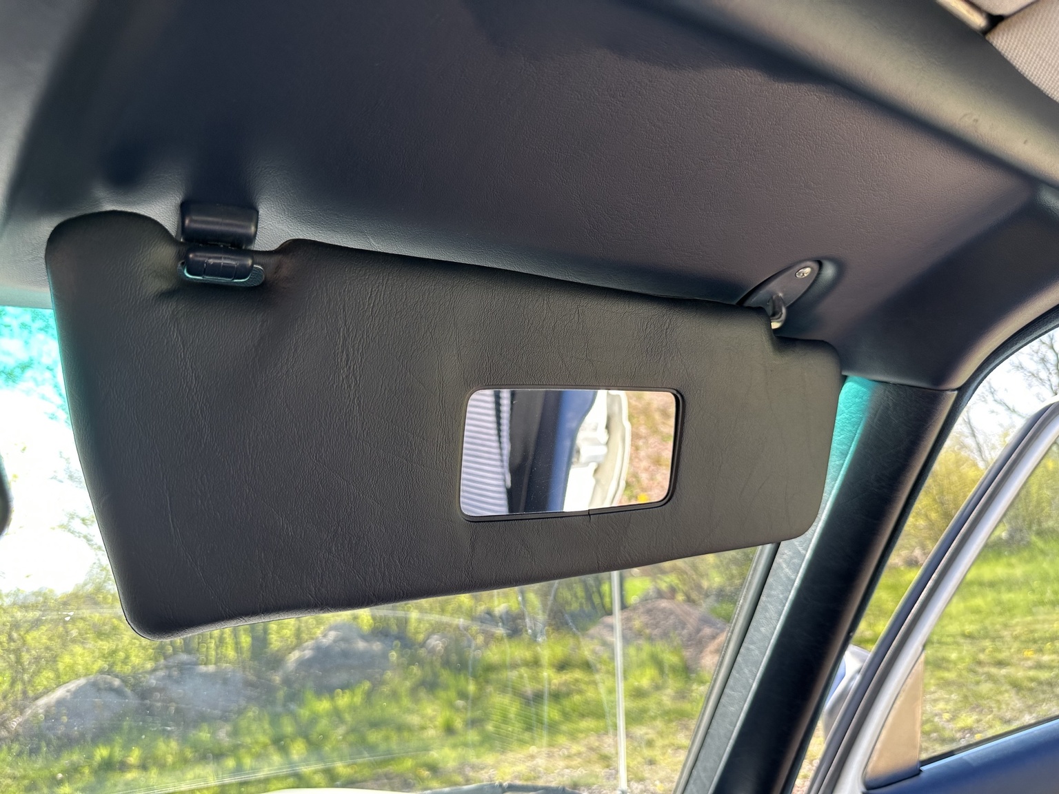 Interior image of 1985 Mercedes-Benz 200