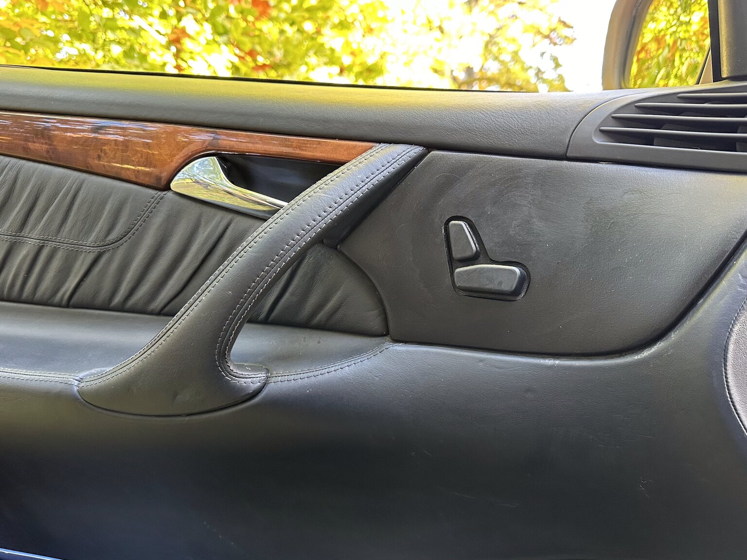 Interior image of 2001 Mercedes-Benz CL600/ML 55 AMG
