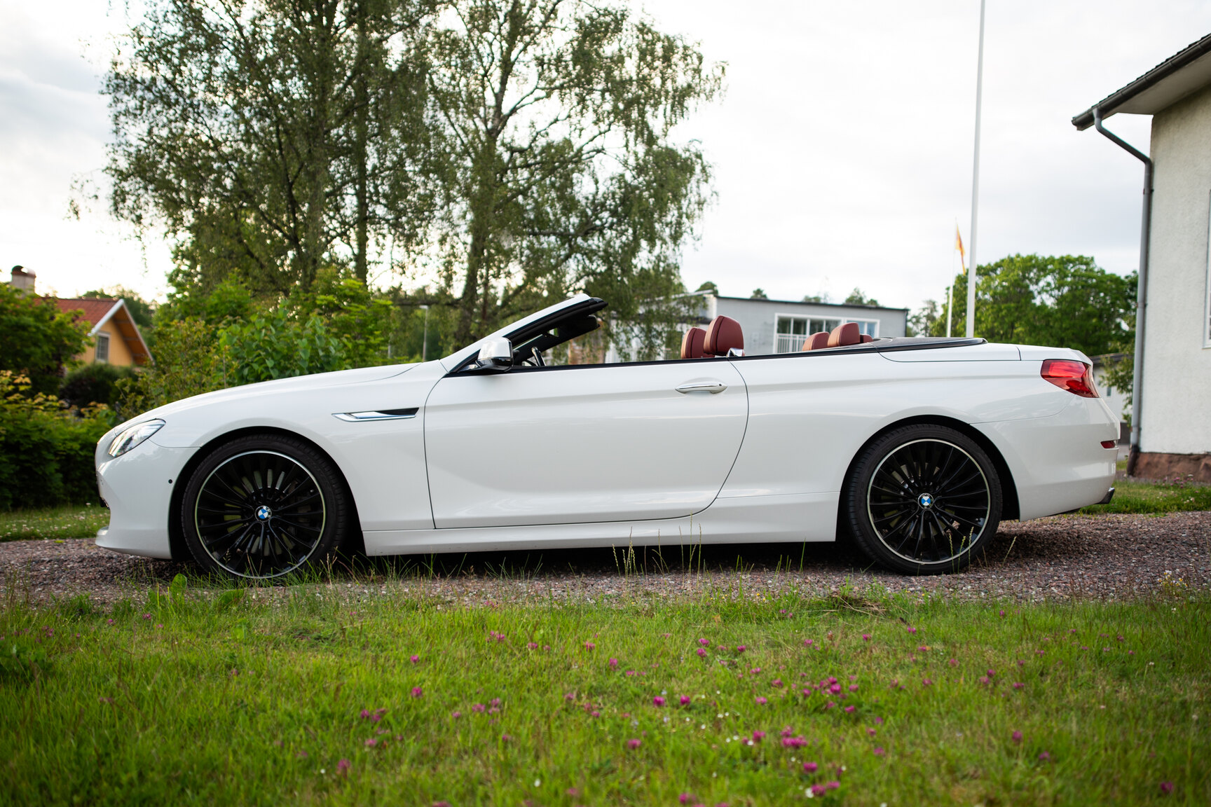Exteriörbild på 2011 BMW 650i Cabriolet