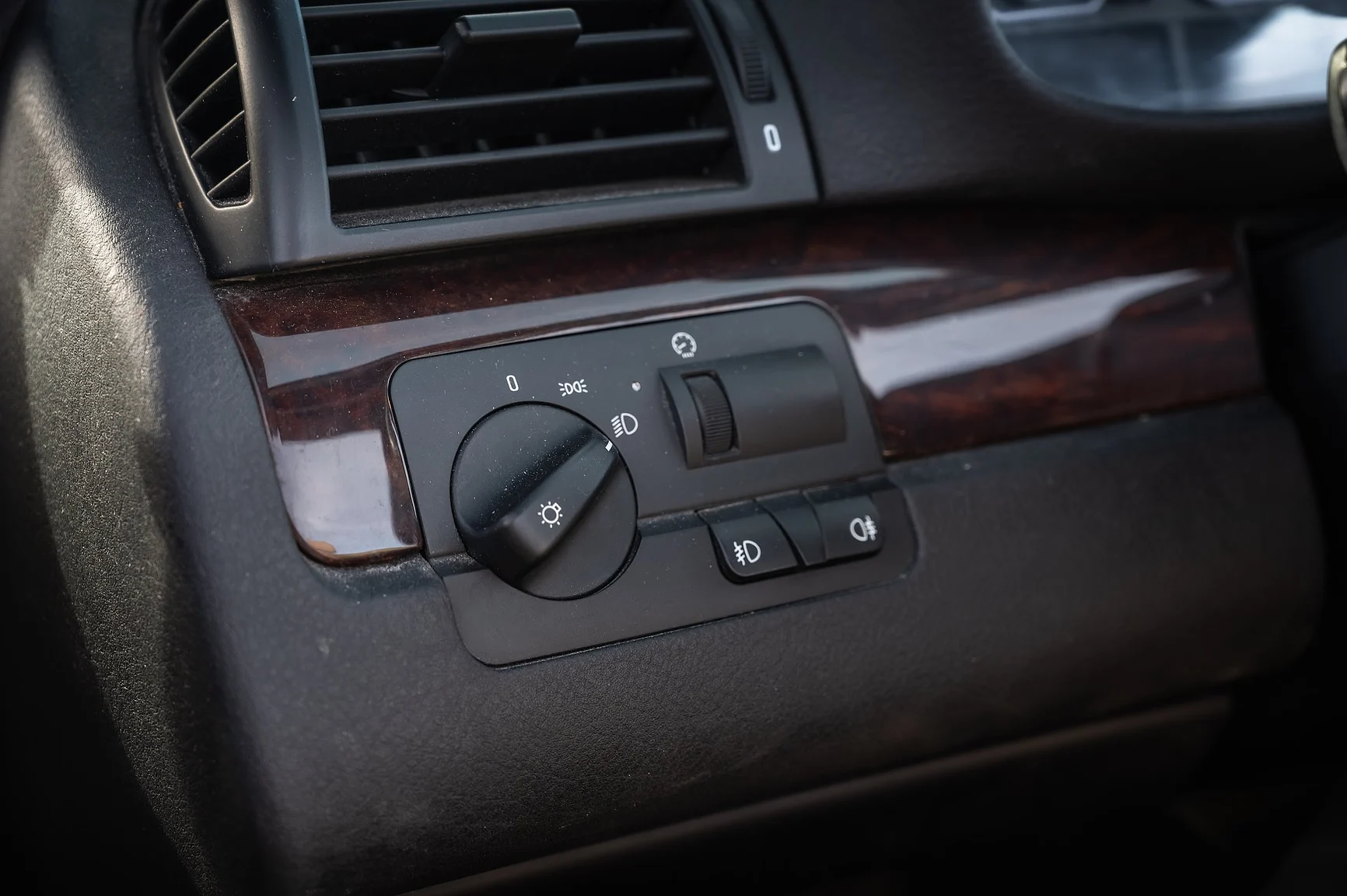 Innenraumfoto von 2001 BMW 330 Ci (34)