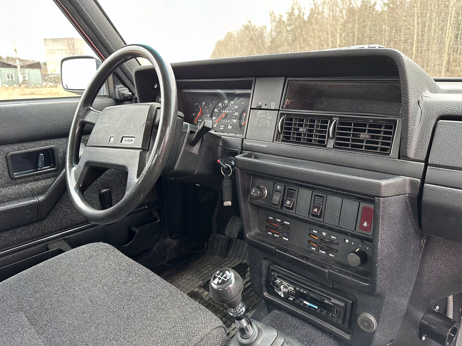 Innenraumfoto von 1990 Volvo 240 (38)