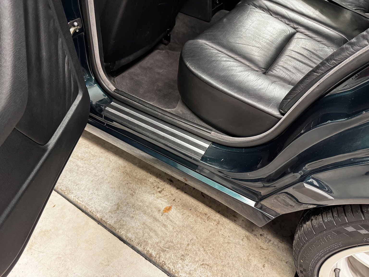 Interior image of 1995 BMW 540i Touring - NO RESERVE (24)