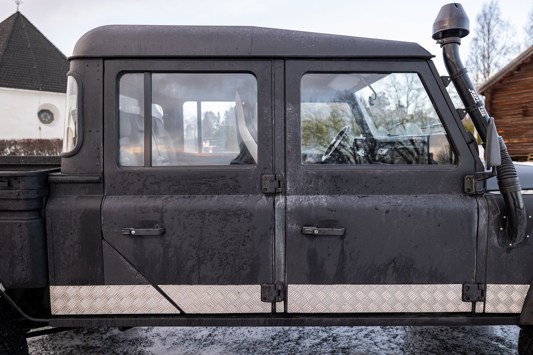 Exterior image of 2000 Land Rover Defender 130
