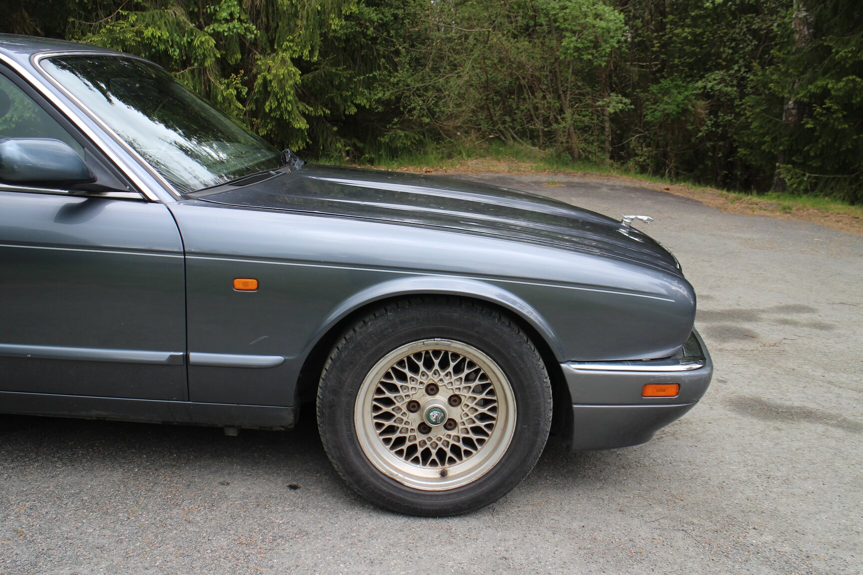 Exterior image of 1997 Jaguar XJ6 3.2