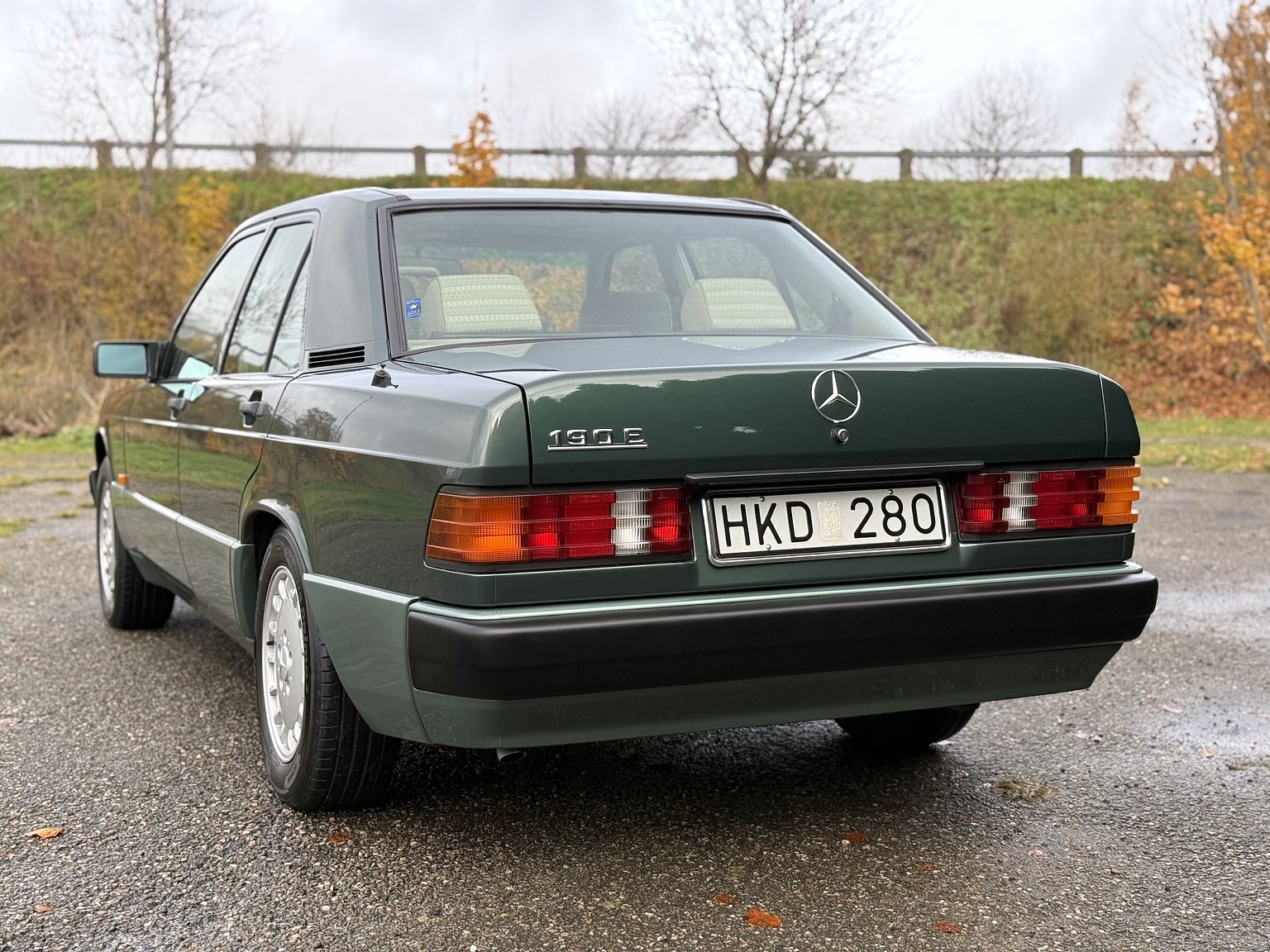 Exteriörbild på 1989 Mercedes-Benz 190 E