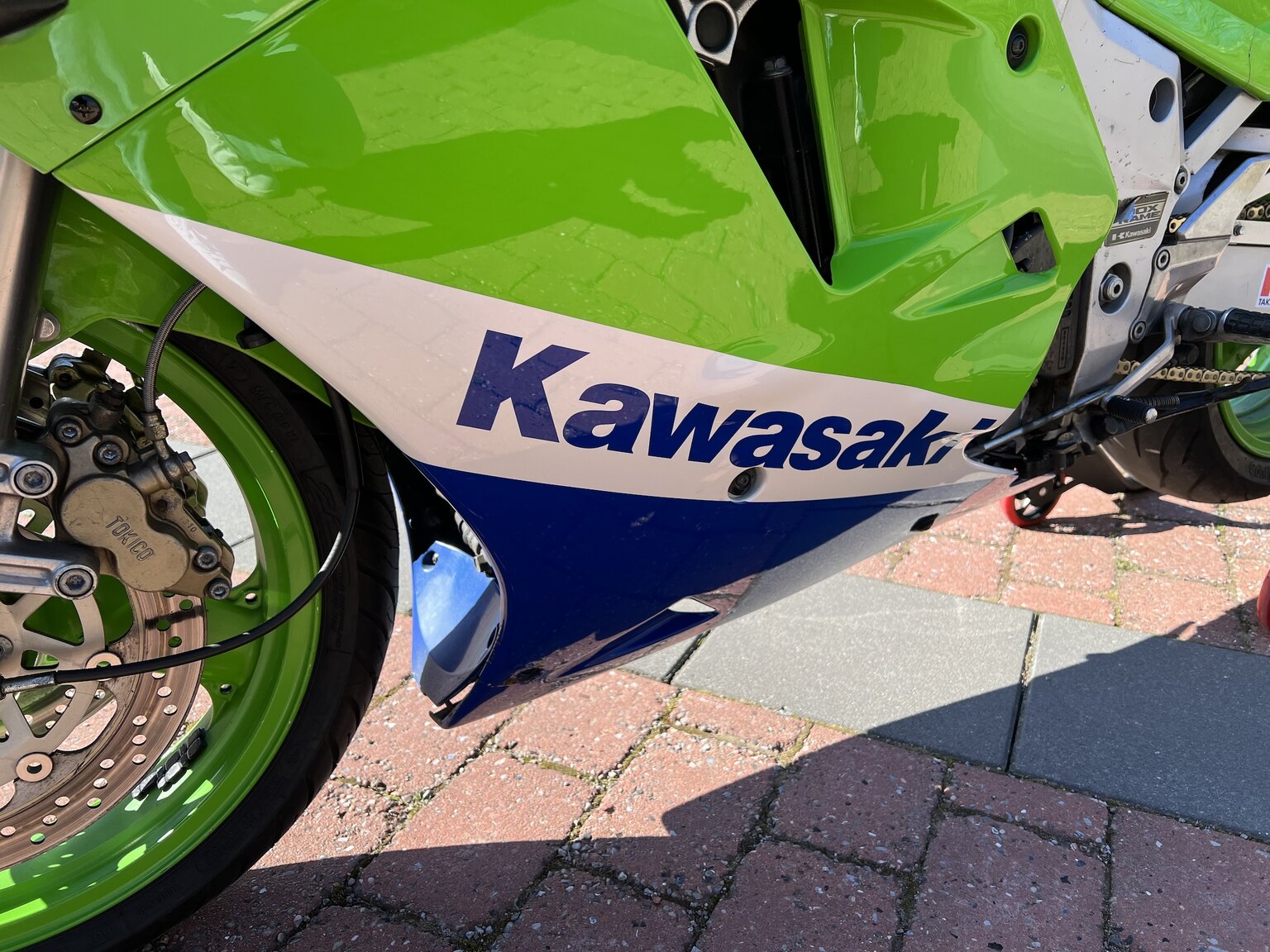 Exterior image of 1989 Kawasaki ZXR 750 H1 (35)