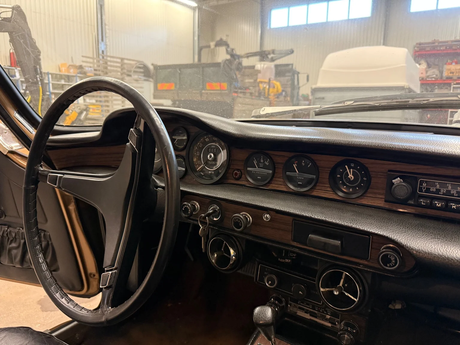 Interior image of 1973 Volvo 1800ES (1)