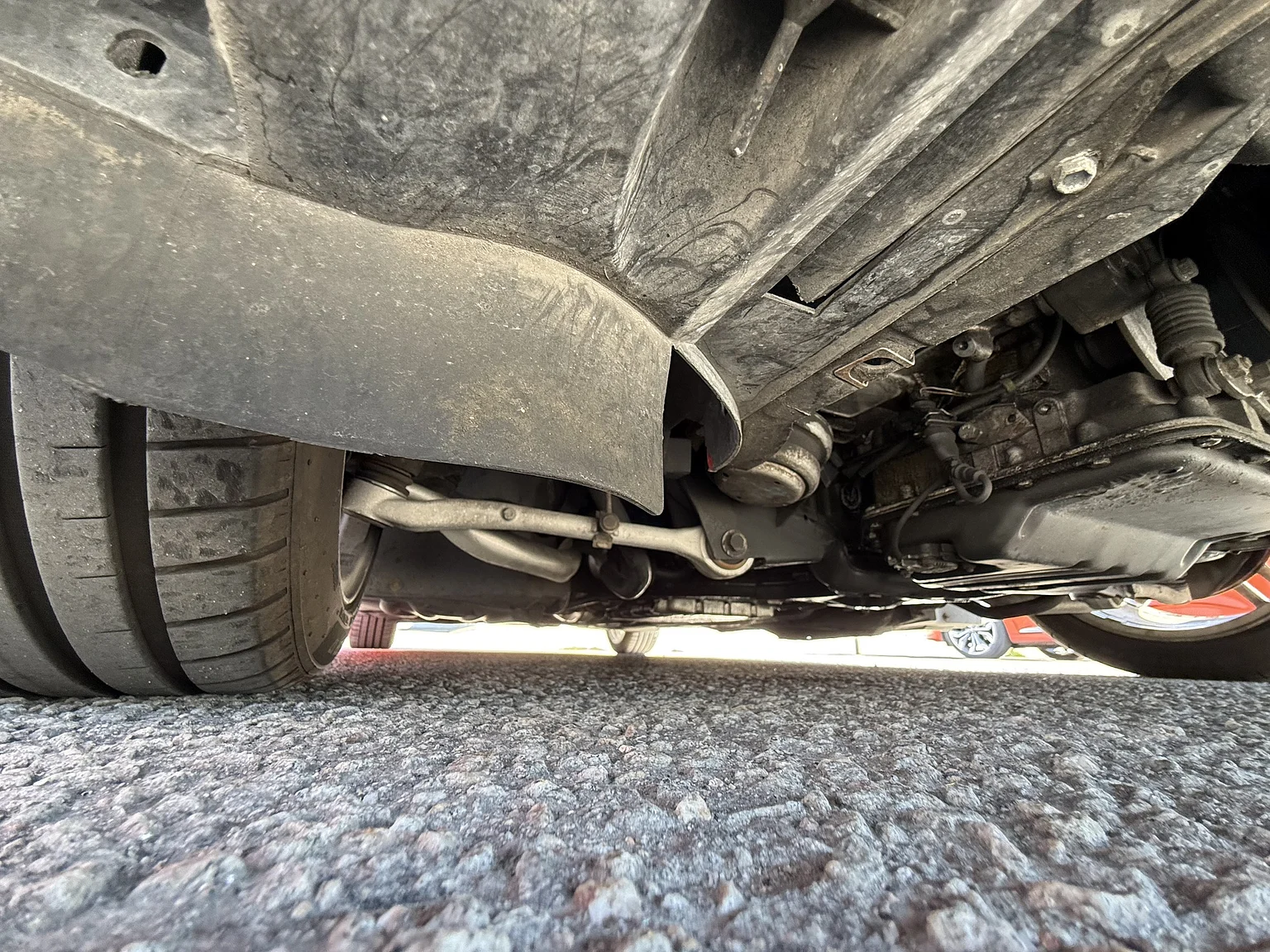 Image of 1996 BMW 540iA (37) mechanics