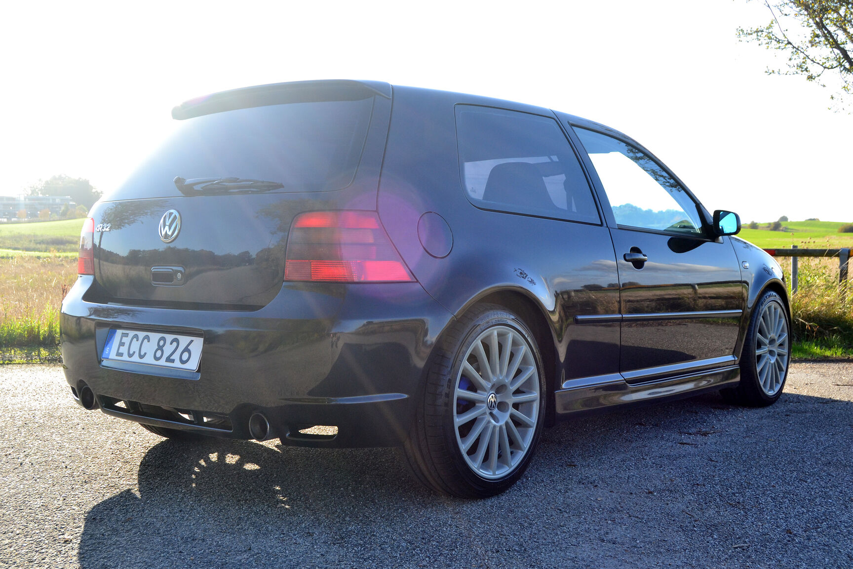 Exterior image of 2003 Volkswagen Golf R32 MK4 (9)