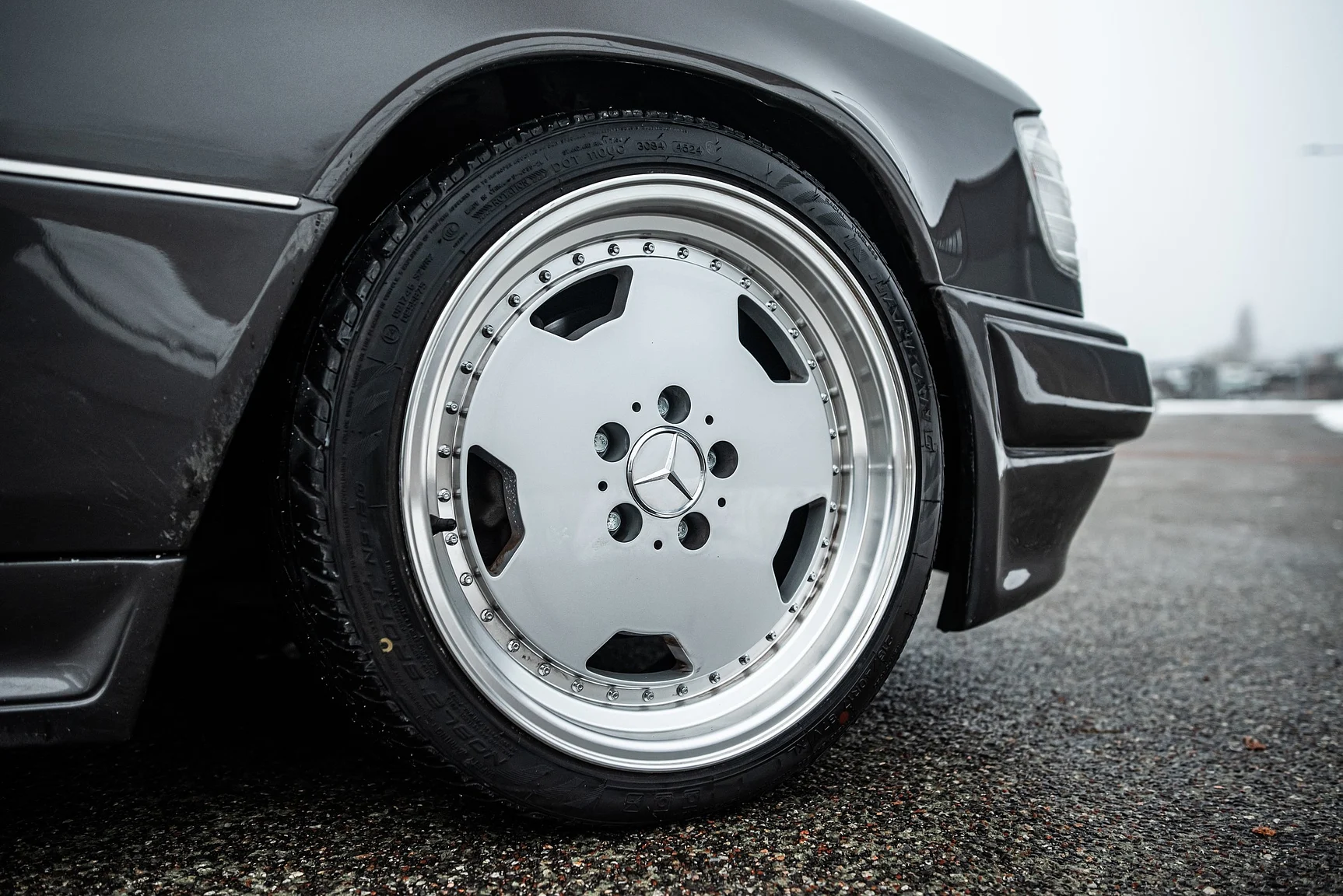 Exterior image of 1993 Mercedes-Benz E 320 "AMG" (41)