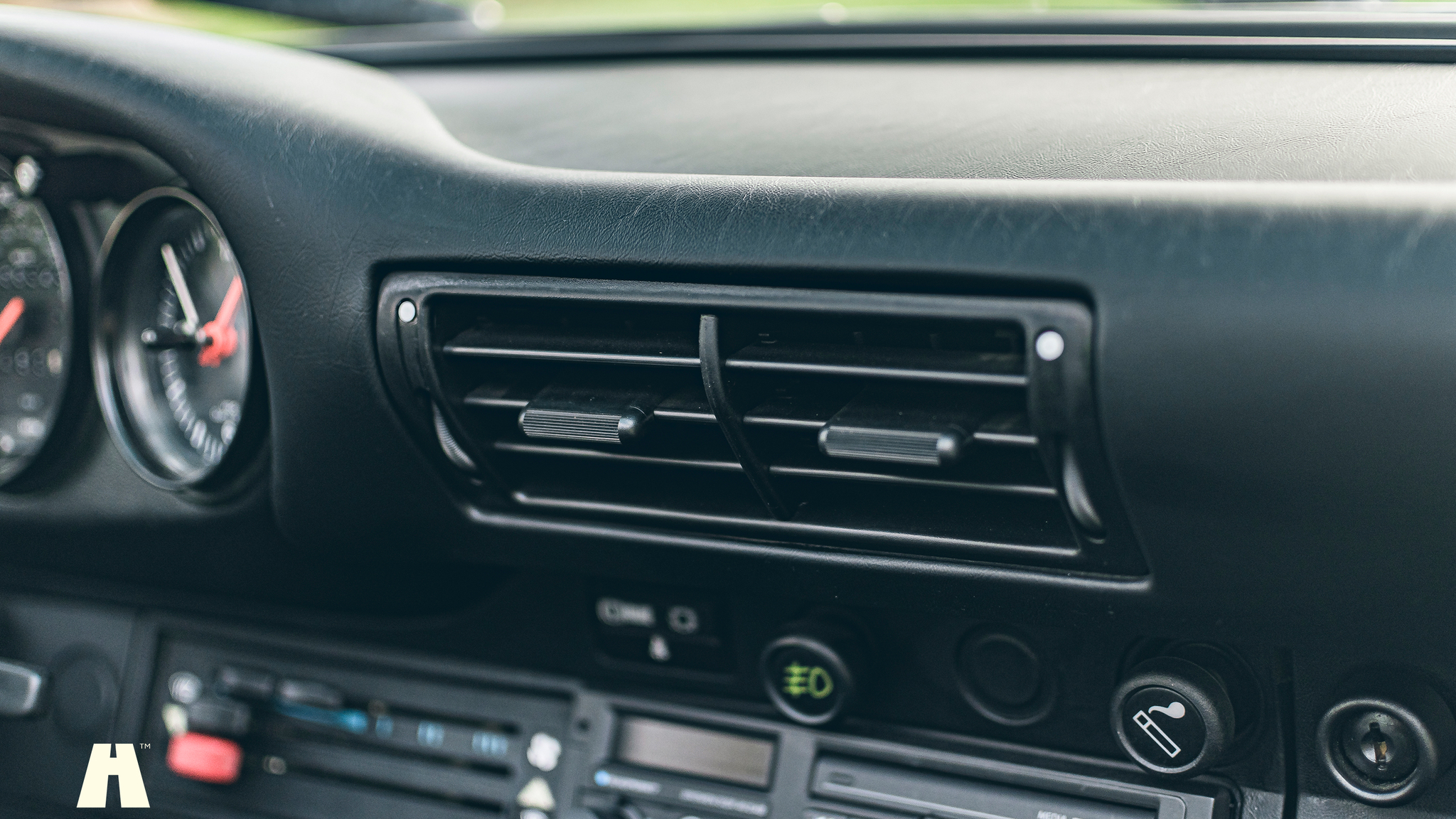 Innenraumfoto von 1989 Porsche 911 Carrera 3.2 Targa (36)