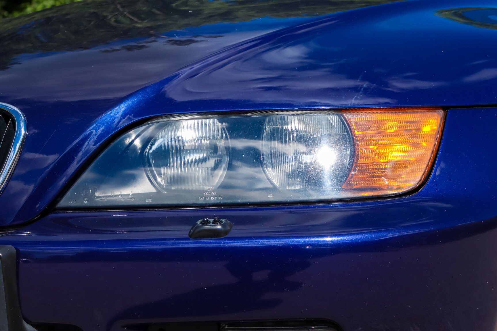 Exterior image of 1999 BMW Z3 1.9i