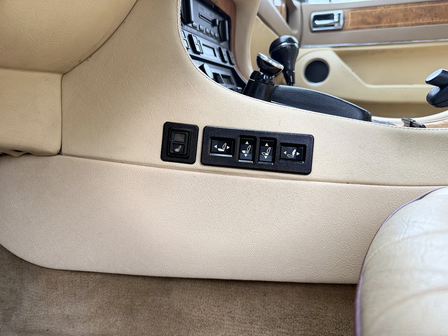 Interior image of 1991 Jaguar XJ40 Sovereign (14)