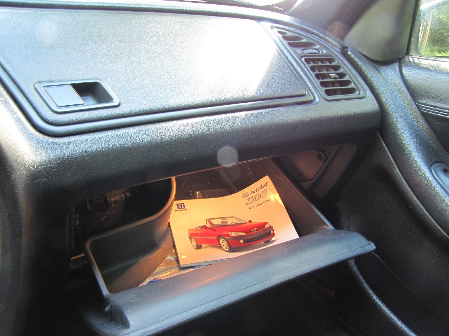 Interior image of 1999 Peugeot 306 Cabriolet 2.0 Manuell