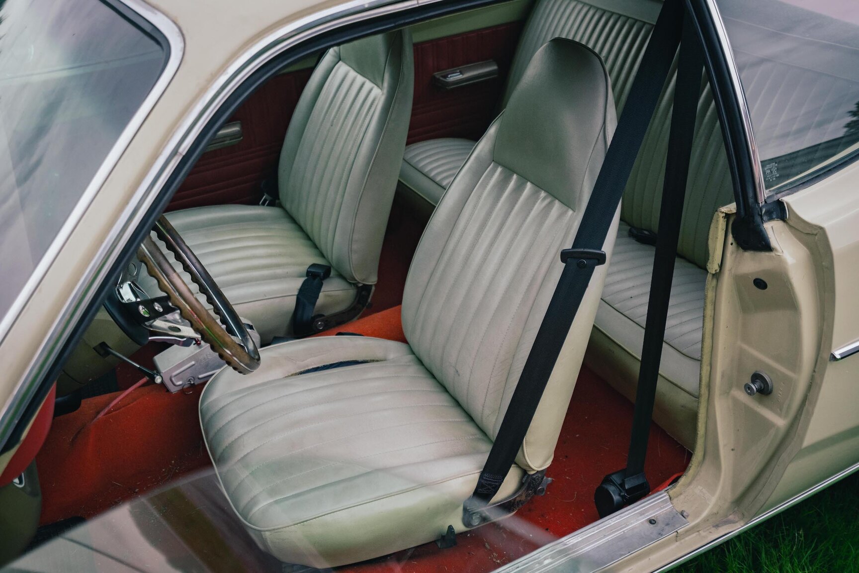 Interior image of 1972 Plymouth Duster 360 (12)
