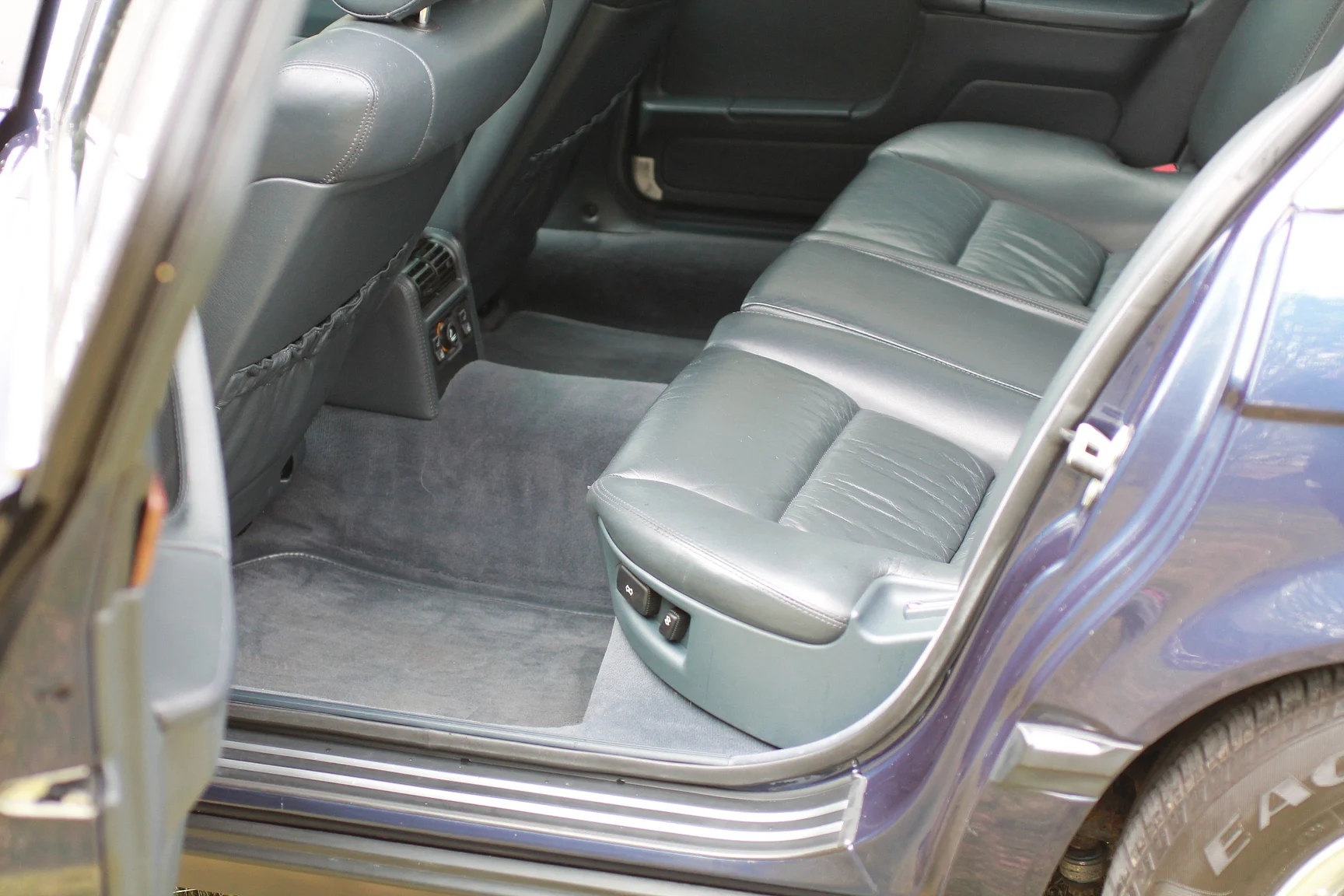 Innenraumfoto von 1989 BMW 750iA (76)