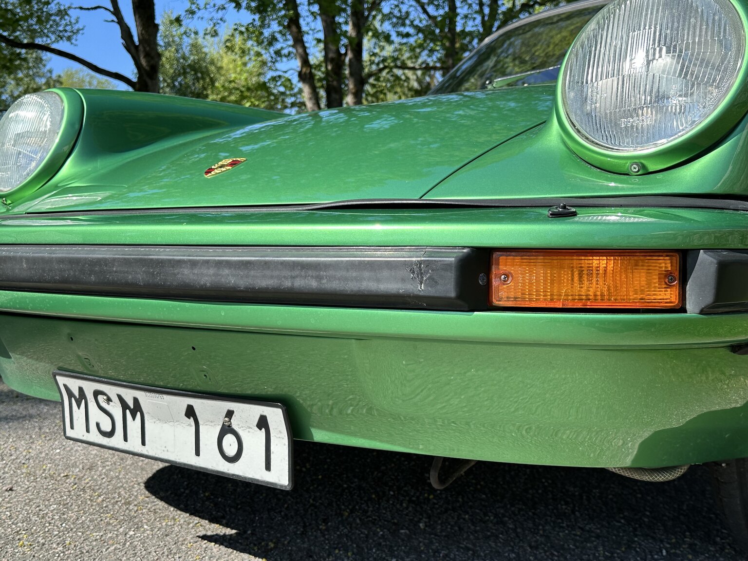 Exterior image of 1975 Porsche 911