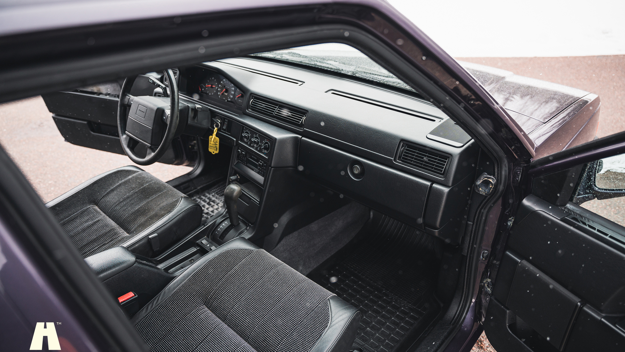 Interior image of 1995 Volvo 940 SE