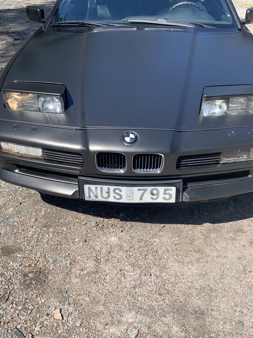 Exterior image of 1995 BMW 840i (36)