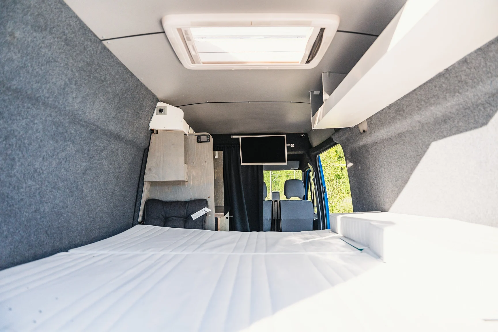 Interior image of 2004 Mercedes-Benz Sprinter 4x4 Campervan/Overlander (76)