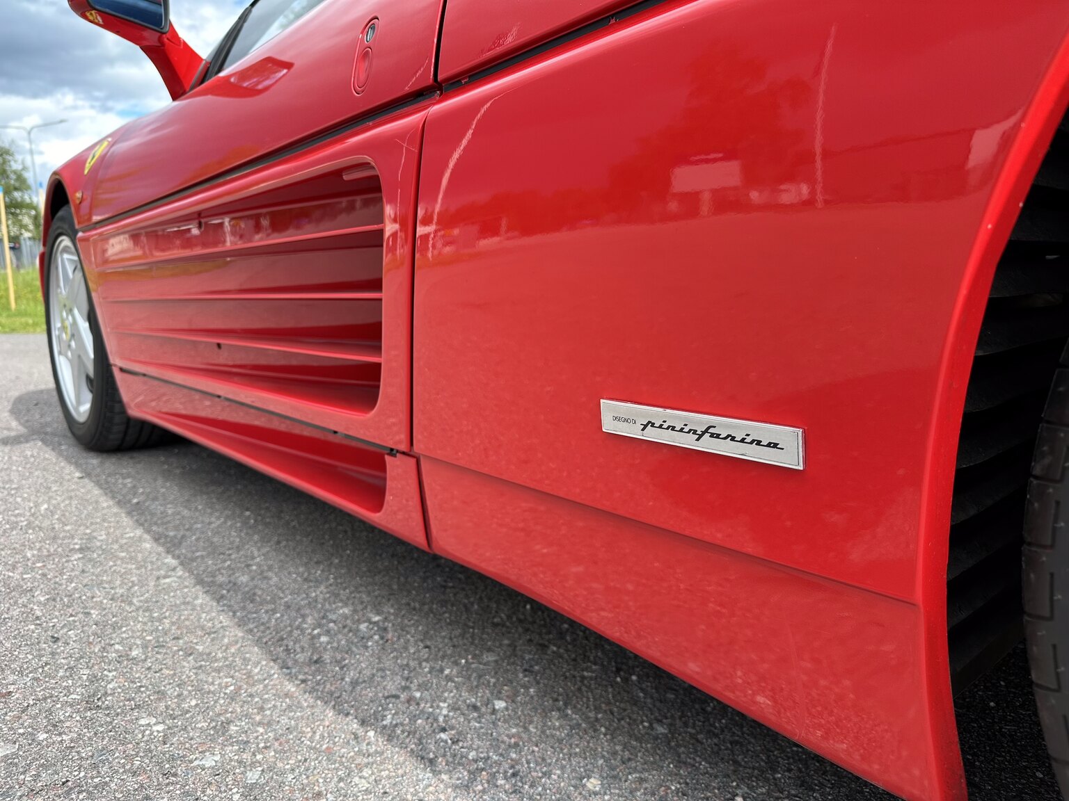 Exteriörbild på 1990 Ferrari 348 (29)