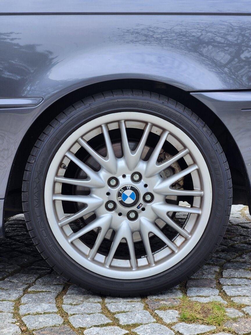 Exteriörbild på 2002  BMW 330Ci 