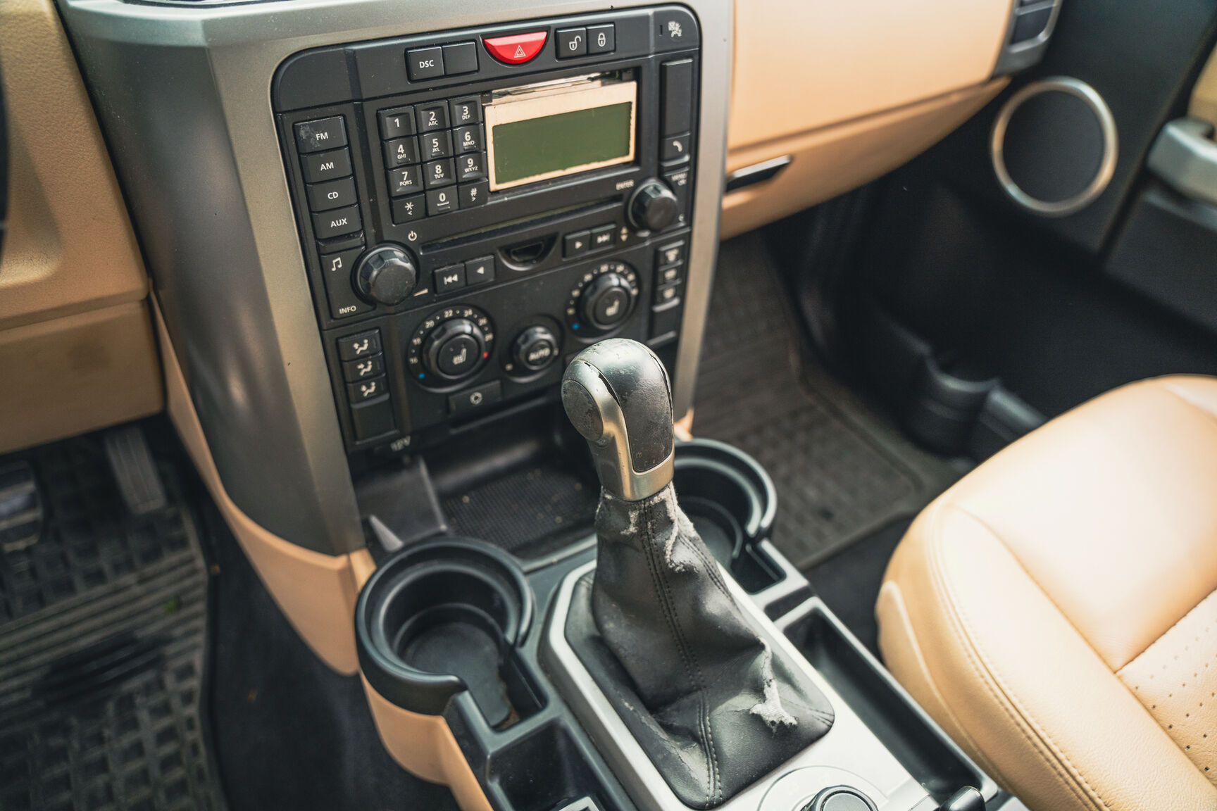 Innenraumfoto von 2008 Land Rover Discovery TDV6 SE (36)