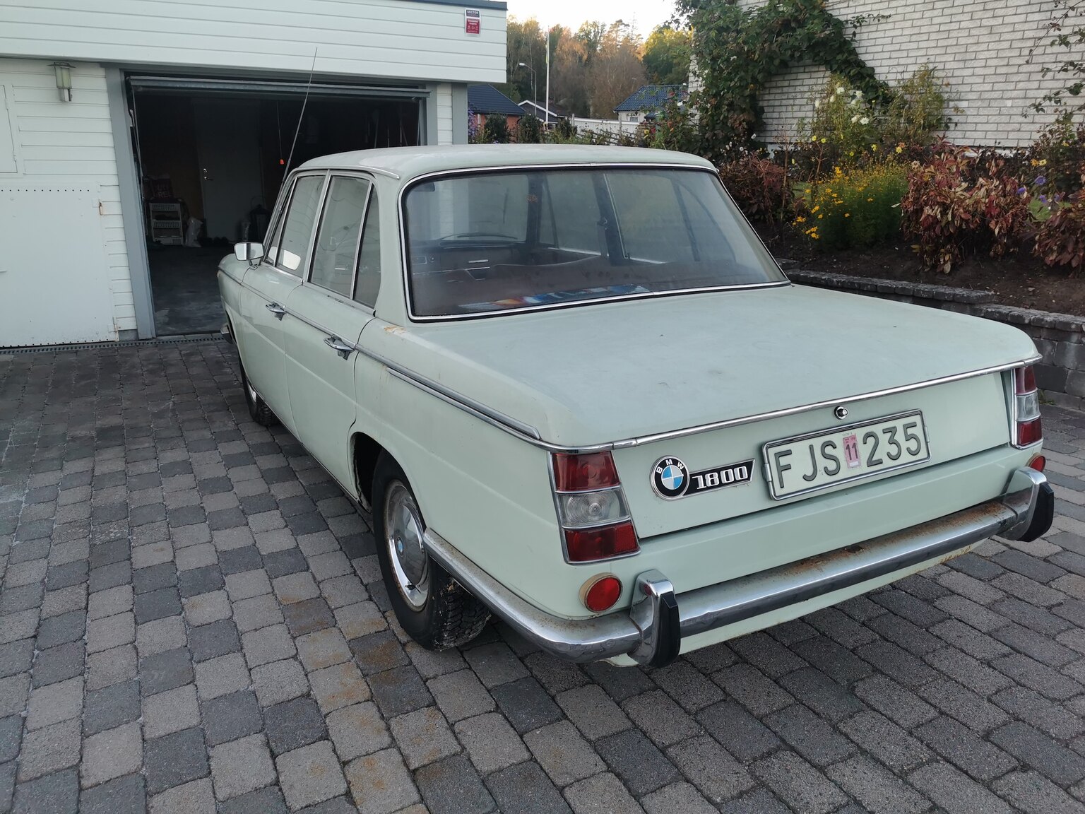 Exteriörbild på 1966 Renoveringsobjekt BMW 1800