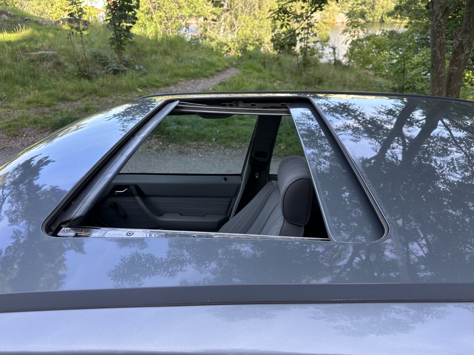 Innenraumfoto von 1989 Mercedes-Benz 230E