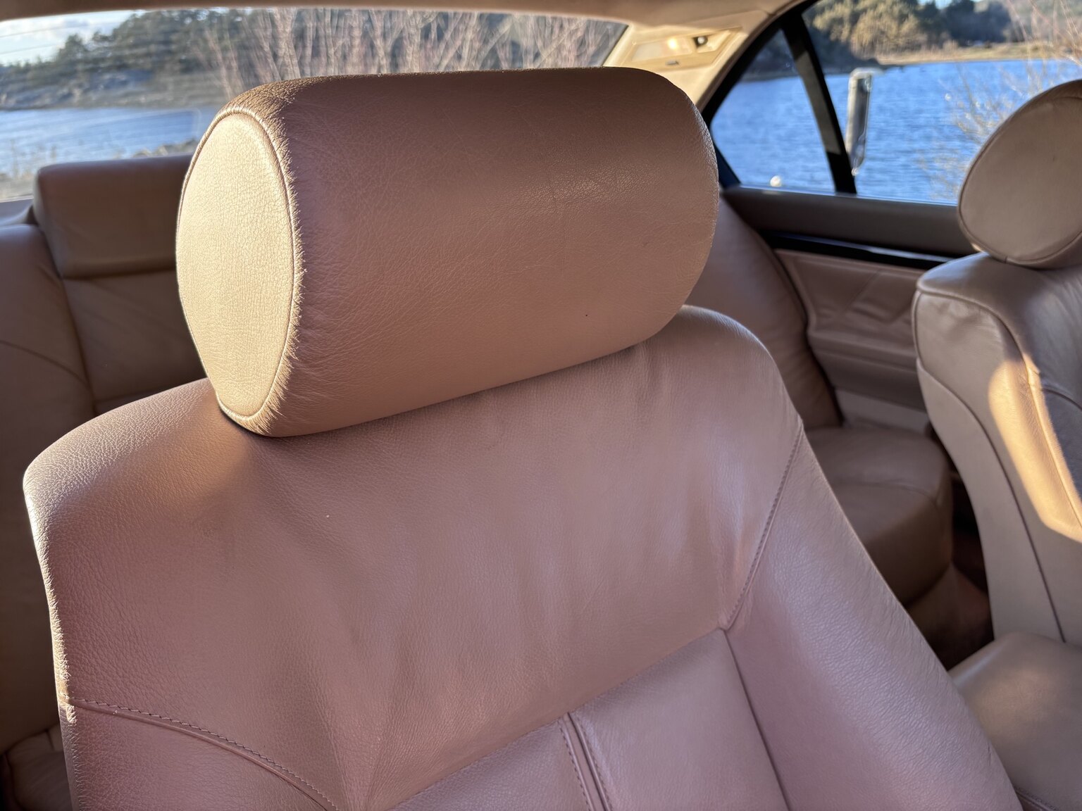 Interior image of 1996 BMW 728iA