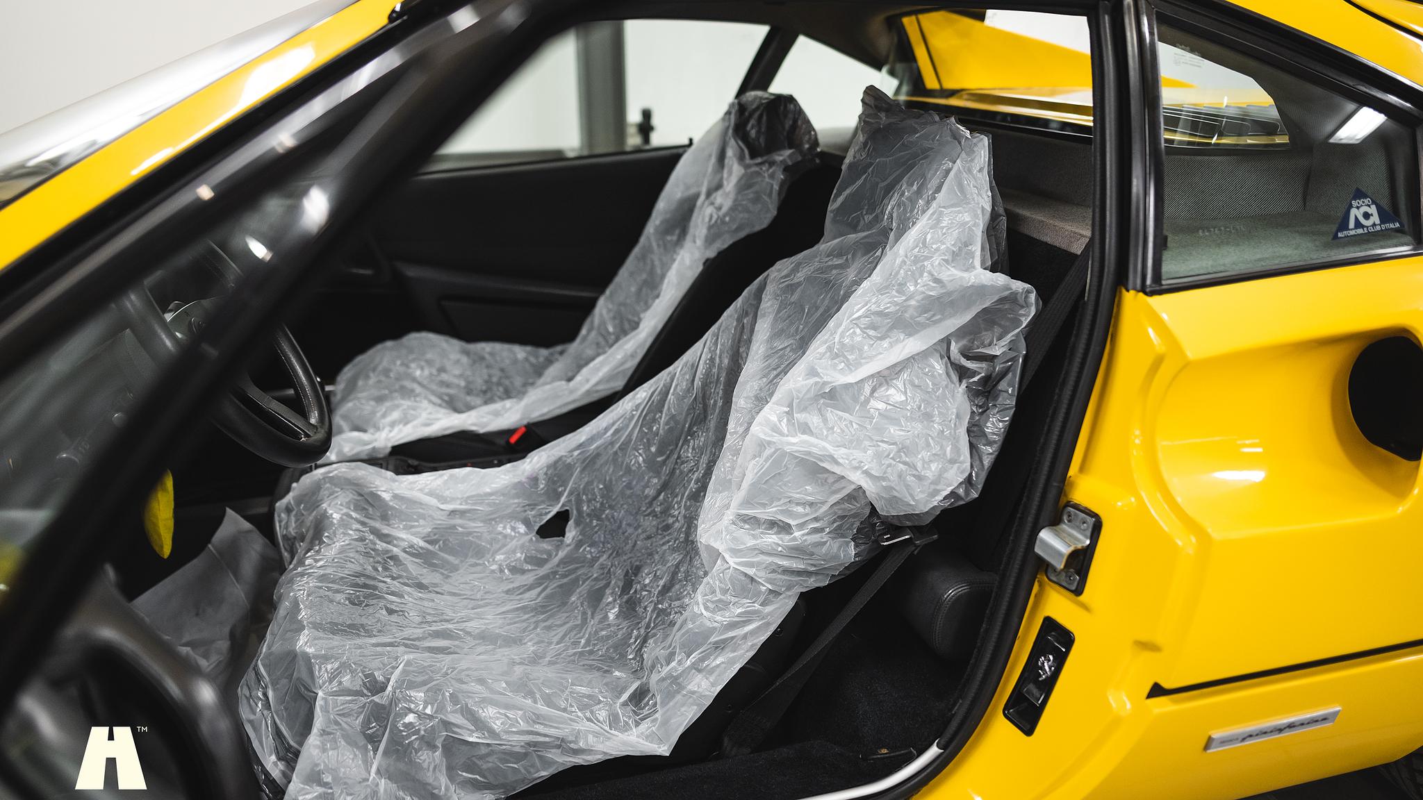 Interiörbild 1986 Ferrari 328 GTB