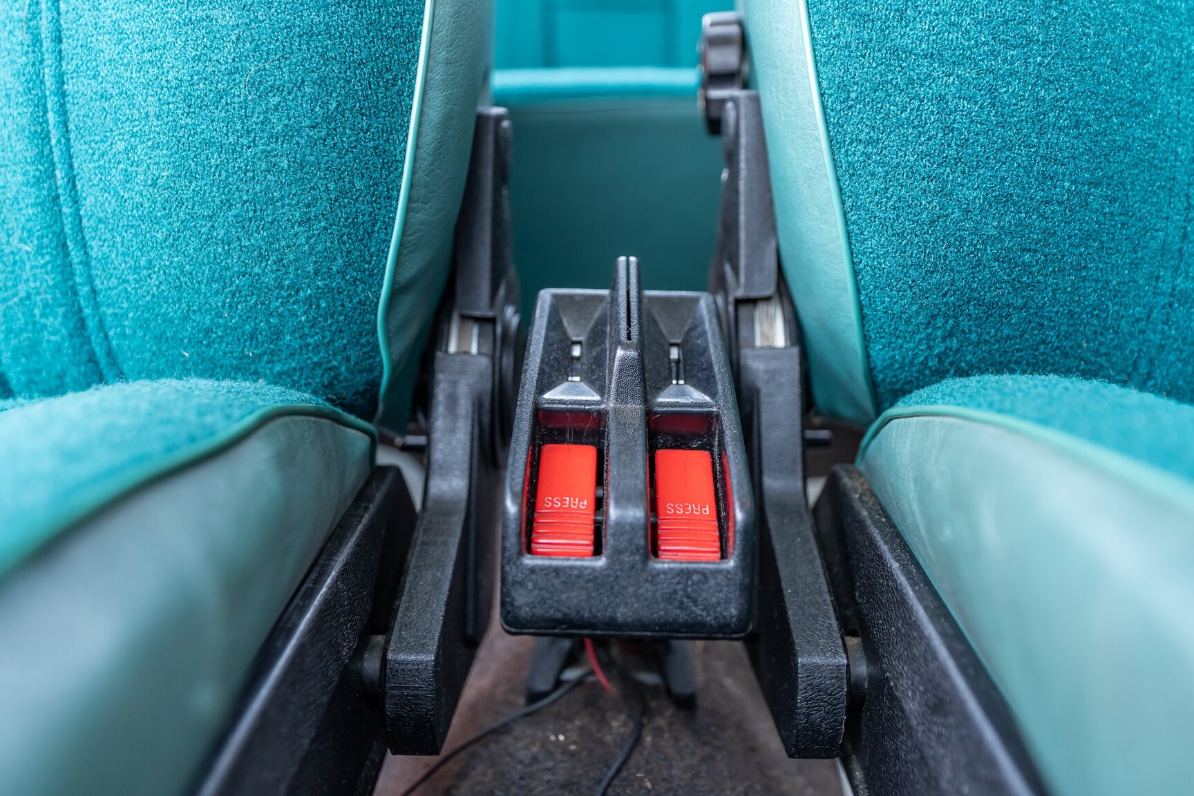 Interior image of 1973 Volvo 144 (42)