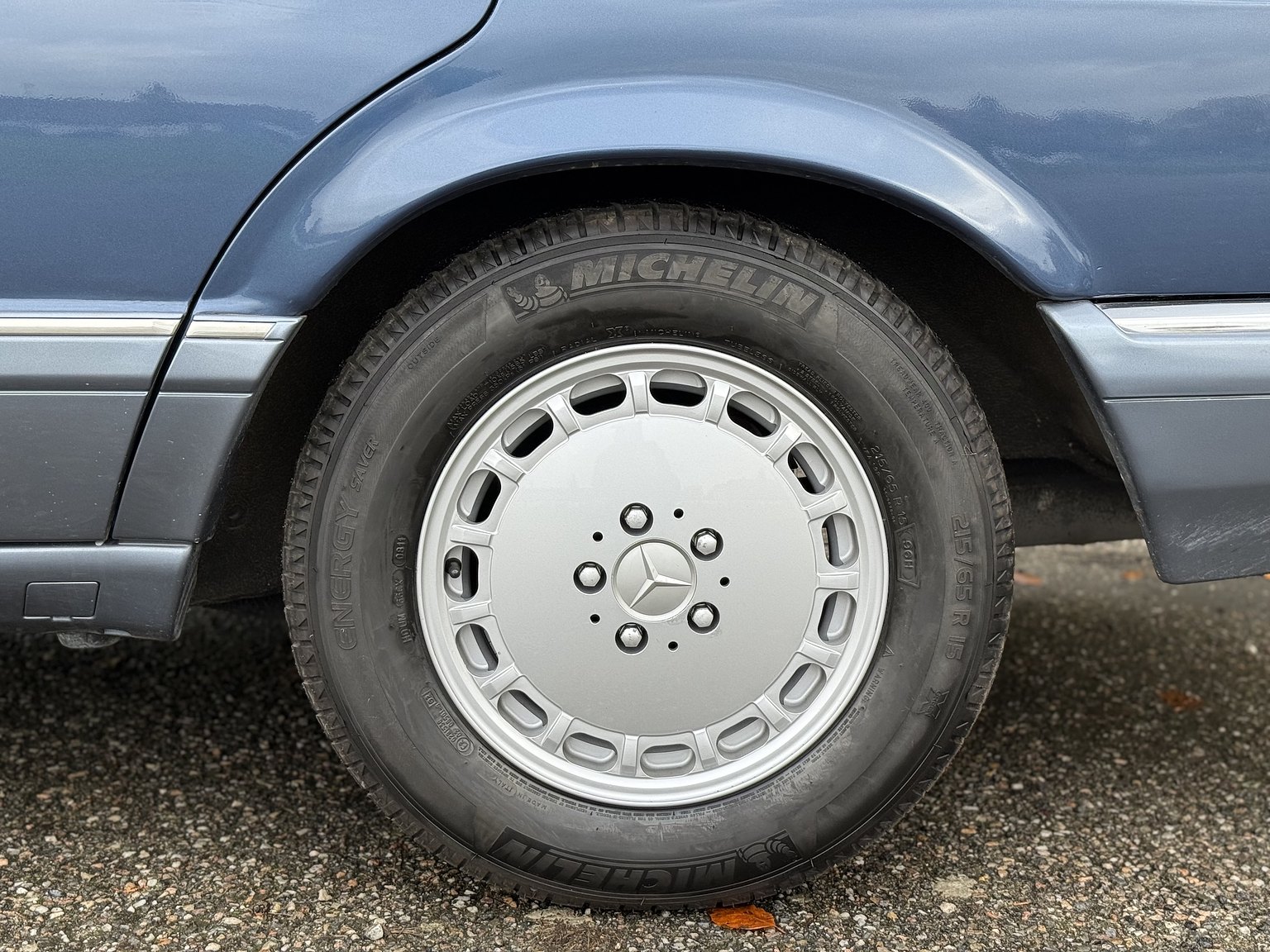 Exterior image of 1987 Mercedes-Benz 300 SE