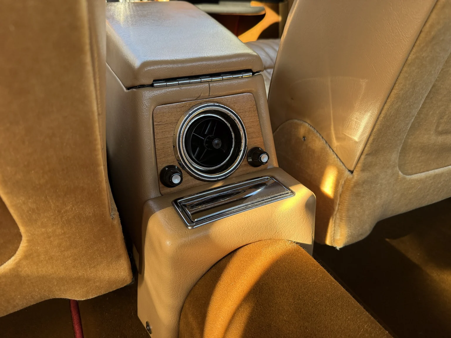 Innenraumfoto von 1970 Jaguar XJ12 Performance (45)