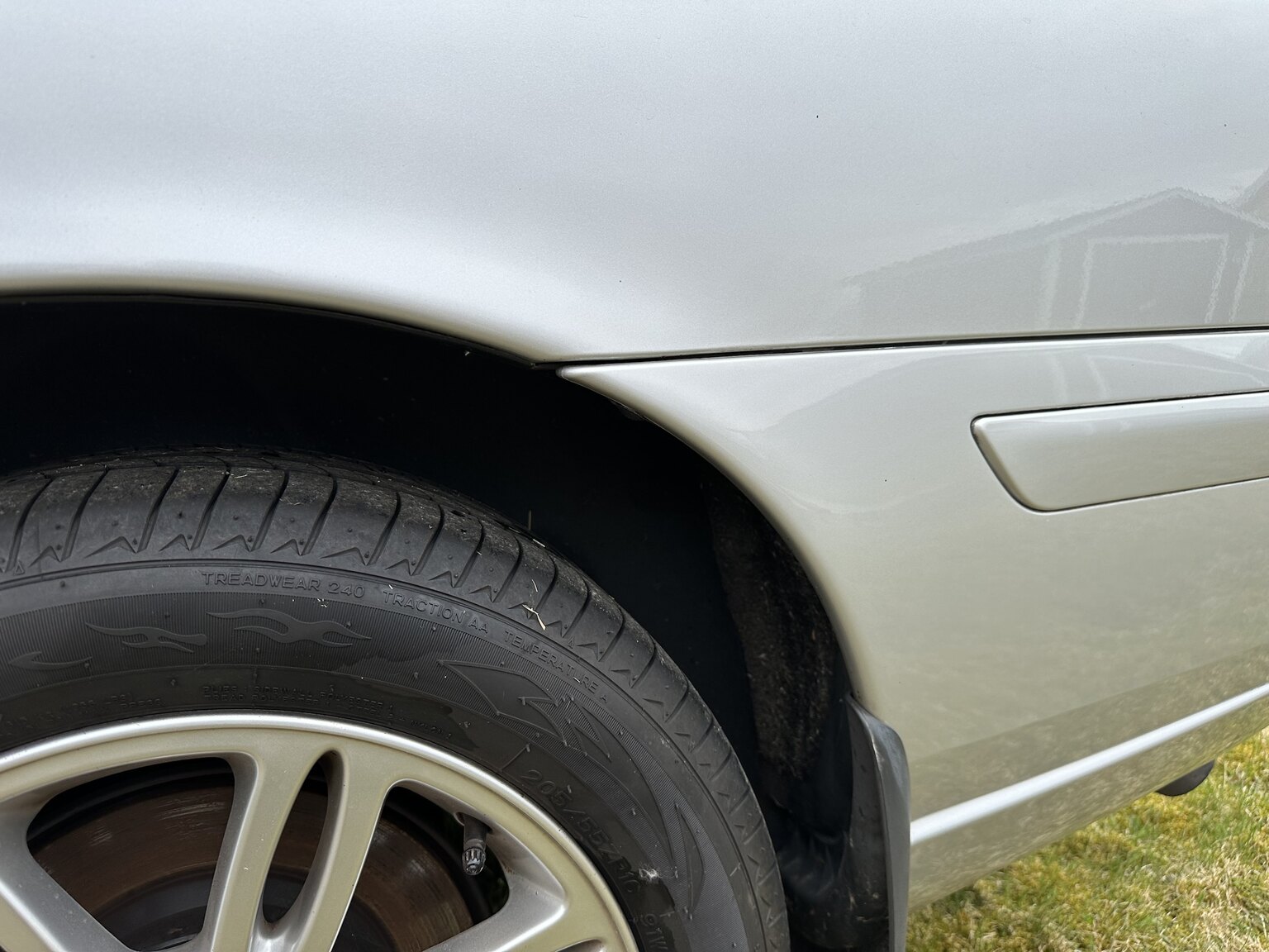 Exterior image of 2008 Volvo V70 Classic