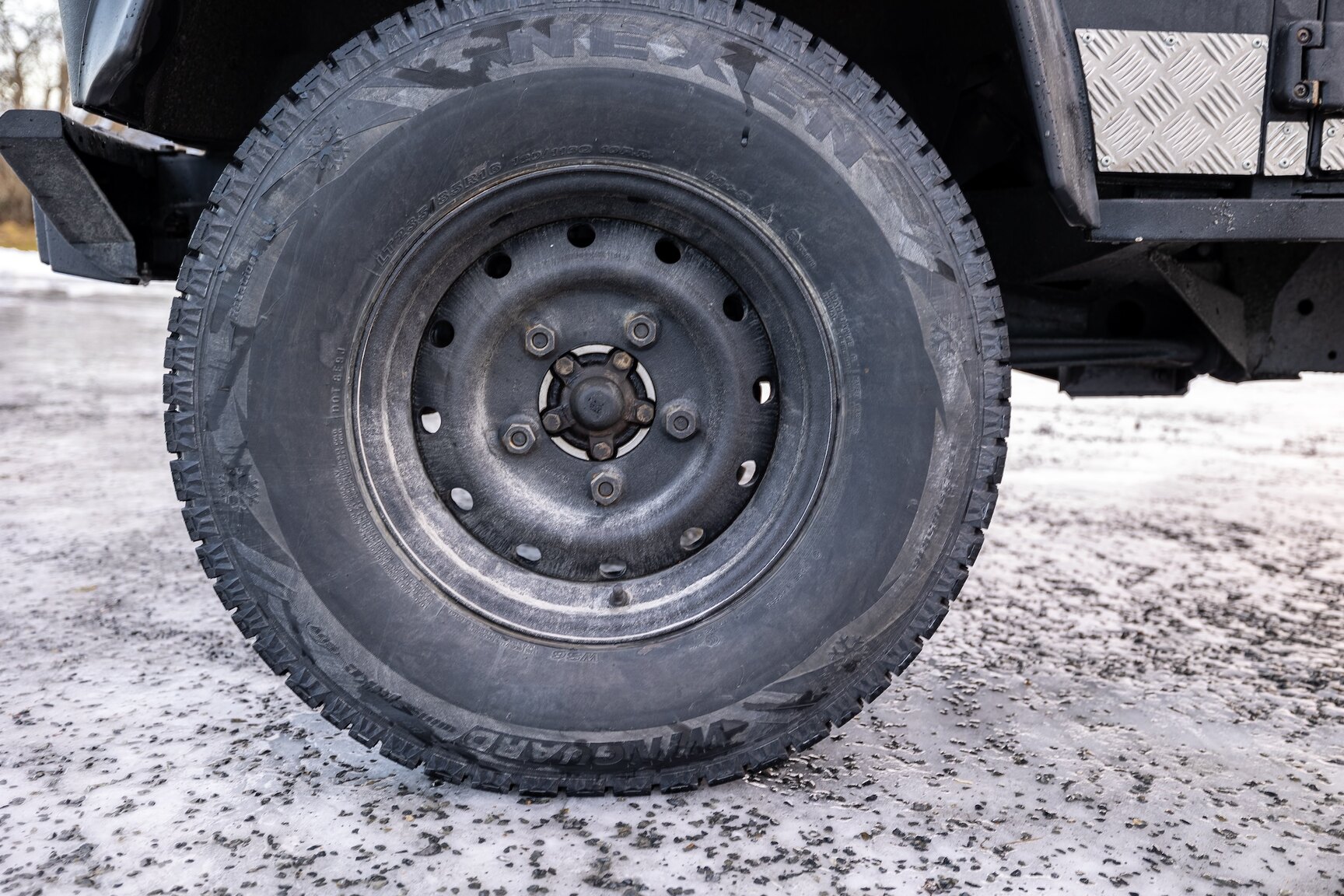 Exterior image of 2000 Land Rover Defender 130