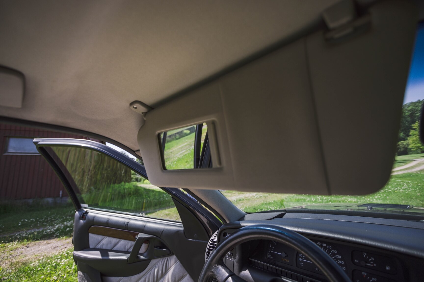 Interior image of 1991 Lotus Omega