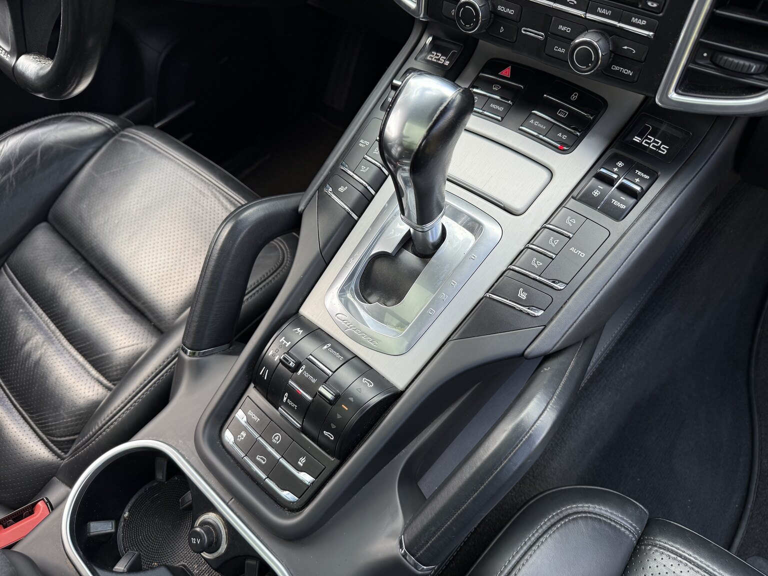 Interior image of 2013 Porsche Cayenne GTS